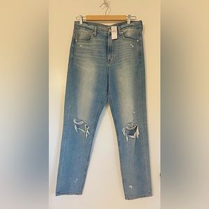 NWT American Eagle Mom jeans, size 8